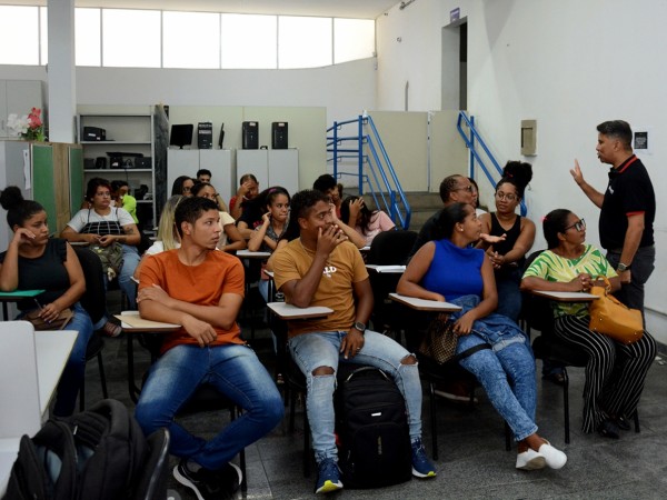 Casa do Trabalhador realiza mutirão com vagas de estágio e Jovem Aprendiz